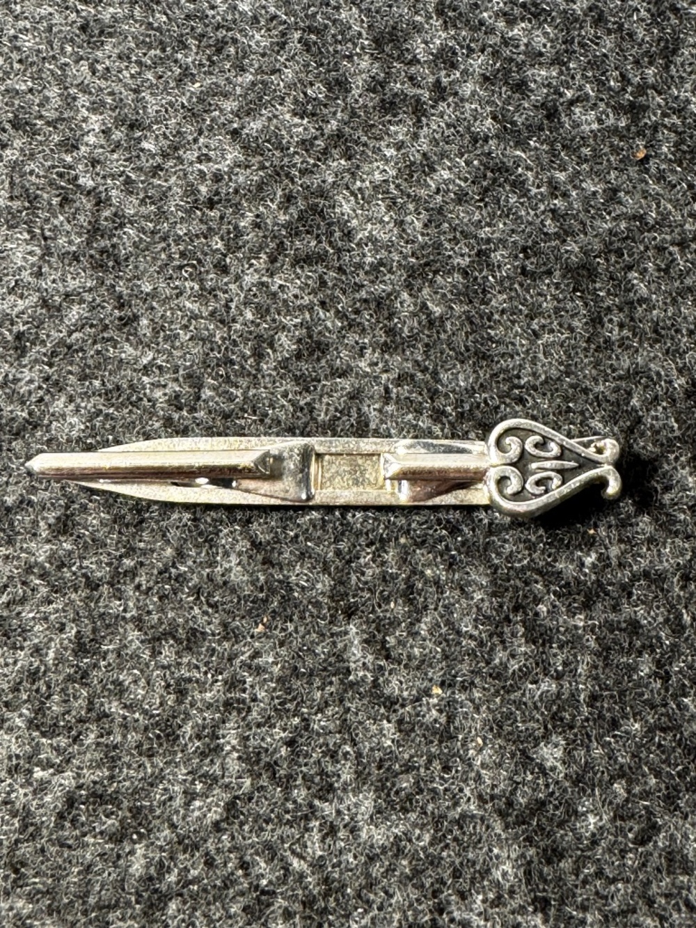 Vintage Silver-Tone Decorative Clip / Pin – Ornate Scroll Design